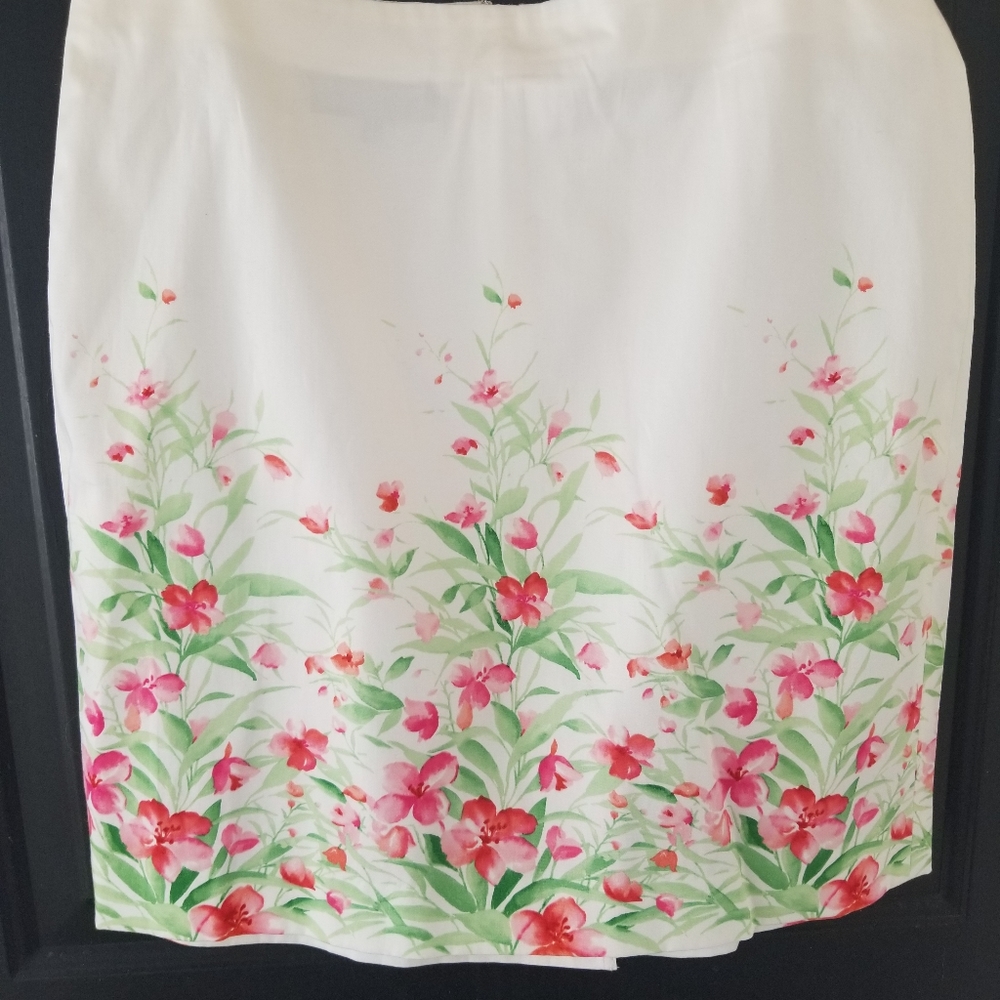 Jones New York stretch white/floral skirt